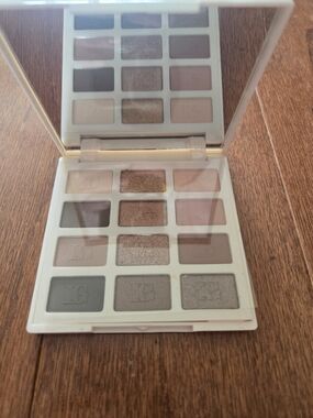 Laura Gellar Nude Attitude Barely Burnished Neutral Eyeshadow Palette Shades